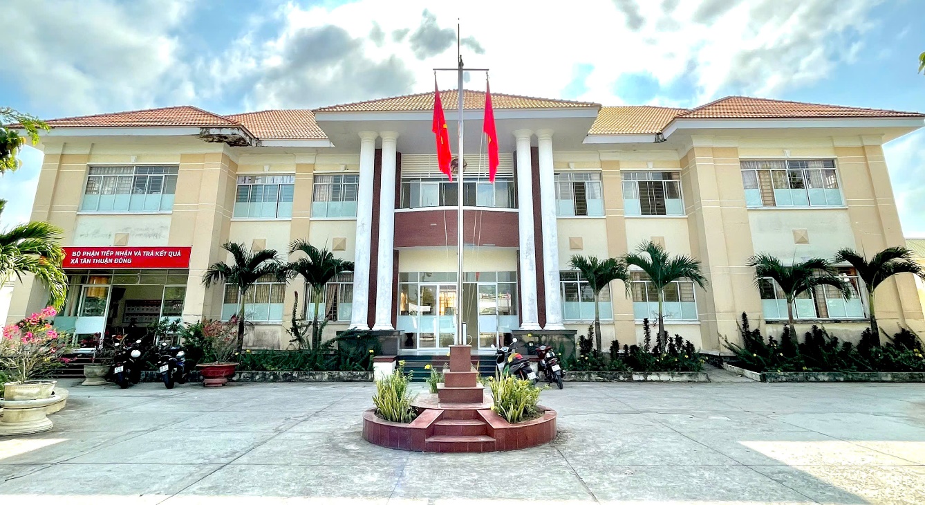 THÔNG TIN THÀNH VIÊN, CÔNG CHỨC ỦY BAN NHÂN DÂN XÃ