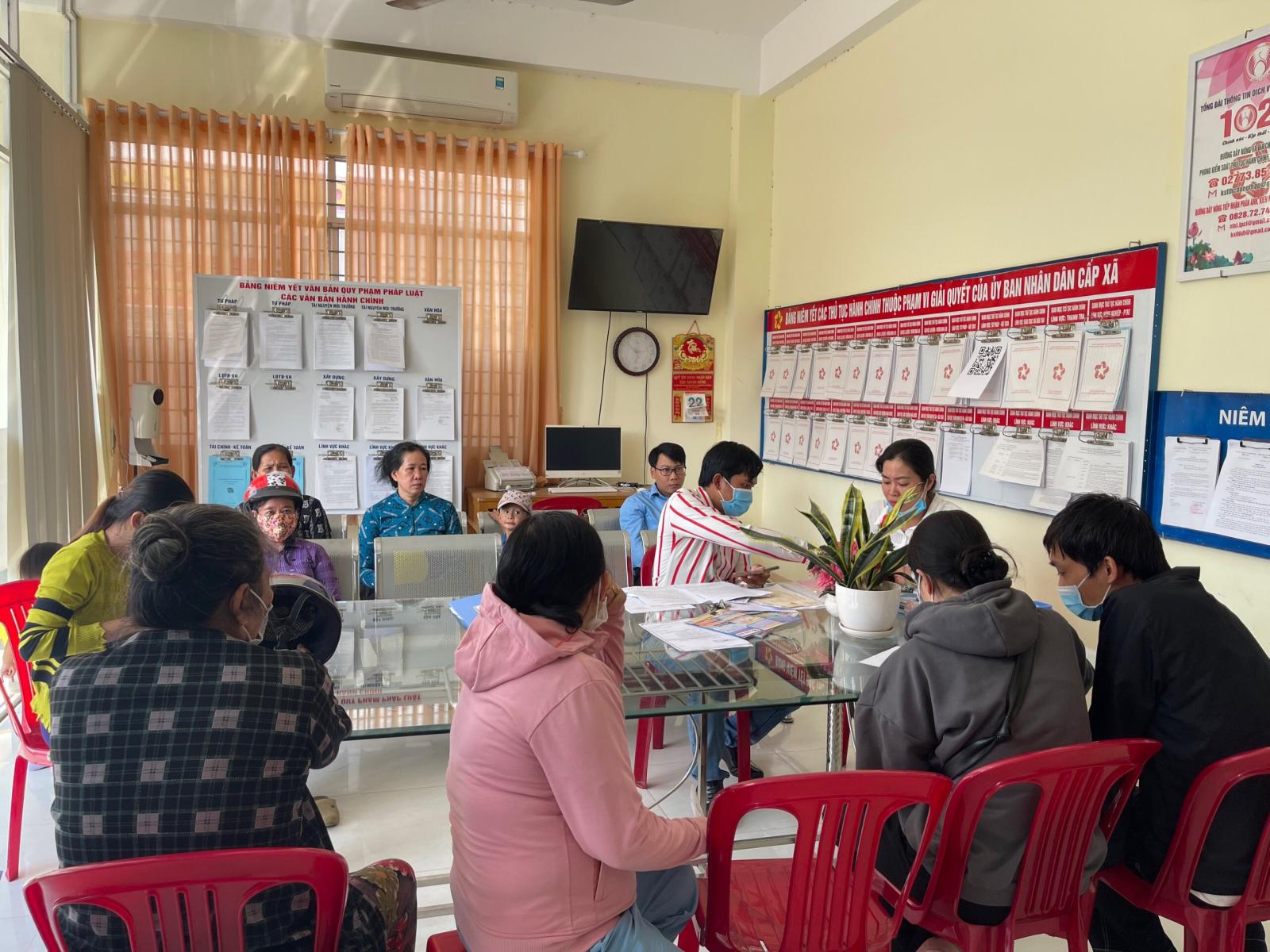 Mô hình giải quyết thủ tục hành chính “Hồ sơ ngày thứ ba không hẹn” tại Bộ phận Tiếp nhận và Trả kết quả của xã Tân Thuận Đông